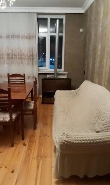 kiraye ev nermanovda: Abbas Səhət Gülər marketin arxasndakı binalarda 5/5 iki otaq 300 — 3