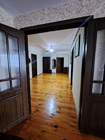 otag: 8-ci kilometr, 4 otaqlı, Yeni tikili, m. Xalqlar Dostluğu, 131 kv. m — 2