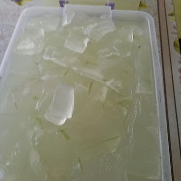 hidrogel: Aloe vera jelesi ( geli ).Aloe vera bitkisinin daxilindəki geldən — 1