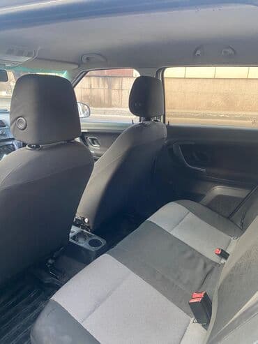 avtobuslar va mıkroavtobuslar: Skoda Fabia, ağ rəng, 5 qapılı hetçbek. Texniki və daxili — 2