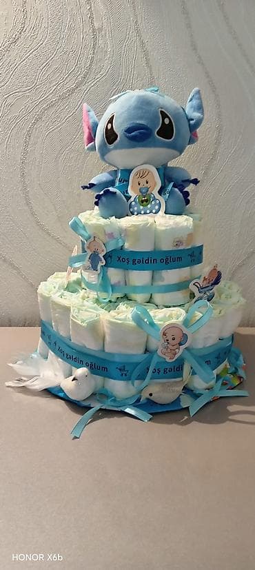 it sekilleri: Uşaq bezlərindən hazırlanmış 2 mərtəbəli hədiyyə “tort”. Mavi temada — 1