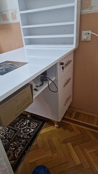 sac stolu: Düz masa, Siyirməli, Polkalı, Parlaq laminat — 2