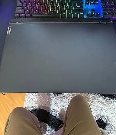 intel i5 notebook: Noutbuk ela veziyetdedir, cuzi bir cizix var. SSD 1TB GPU: RTX 3070 8 — 2
