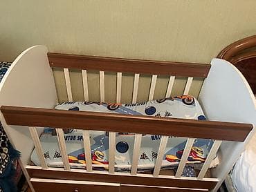 Oğlan və qız üçün, Dördbucaq, Beşik, Matras ilə, Yellənmə mexanizmsiz