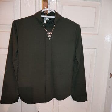 Tezedir geyinilmeyib. Xaki reng. Rəngi telde yaxşı düşmeyib. S rasmer