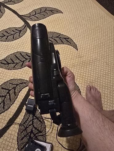 sumqa: Retro videokamera dəsti – kasetli (VHS-C) panasonic markasina aid — 2