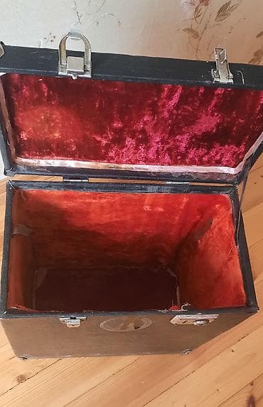 qedimi caynik: Qarmon qabi.futlyiraı Təsvir: - Material: Taxta əsaslı korpus, üstü — 2