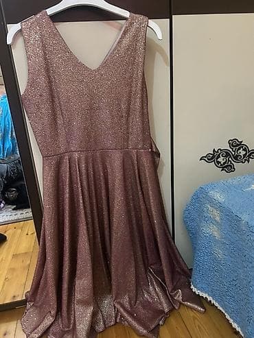 note tonal krem: Təsviri: - Rəng: roz-qızılı (şampan çaları), parıltılı/glitter — 1