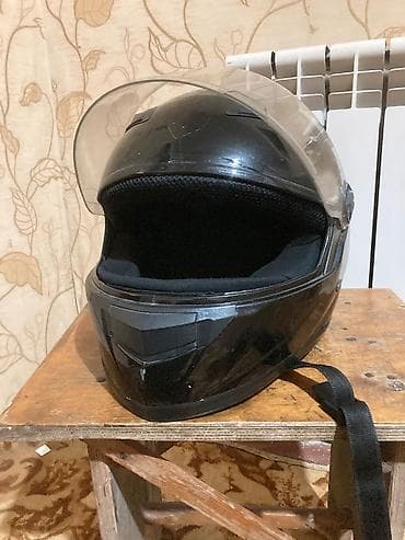 Motosiklet kaskı – tam üzlü, qara rəng Qiymət: 25 ₼ Xüsusiyyətlər: -