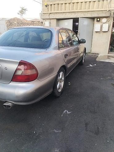 mersedes qapi: Mazda 626 sedan - Kuzov: 4 qapılı sedan, gümüşü rəng - Mühərrik və — 5