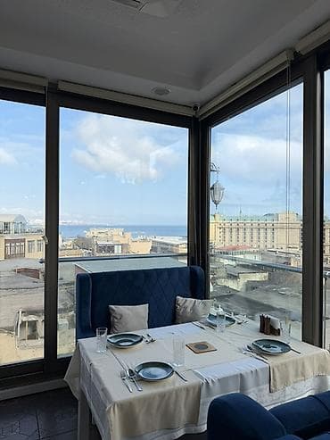 astara kirayə: Panoram pəncərəli, dəniz və şəhər mənzərəli restoran məkanı - Yüksək — 1