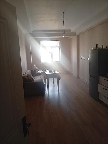 klassik mebeller: Ağ mebel dəsti – yataq otağı üçün Tərkibi: - 3 ədəd oval güzgülü — 4