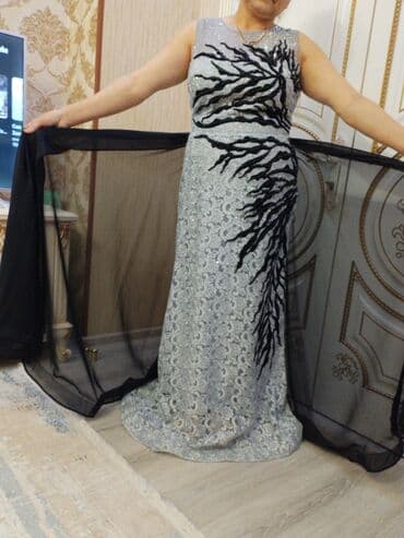 вечерние платья на новый год: Zərif axşam/ziyafət geyimi - Rəng: gümüşü boz krujeva əsas, qara — 4