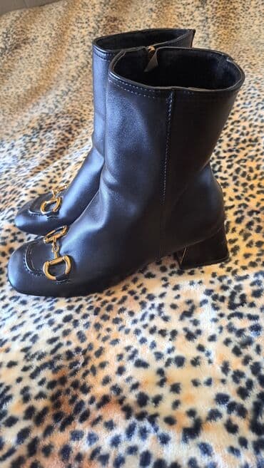 çəkməcə: Uzunboğaz, Ölçü: 38.5, rəng - Qara, İşlənmiş — 1