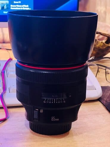 çəki: Canon EF 85mm f/1.2L II USM obyektiv - Fokus məsafəsi: 85 mm – — 2