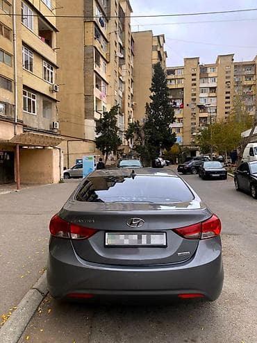 avtomat maşın: Hyundai Elantra: 1.8 l | 2012 il Sedan — 3