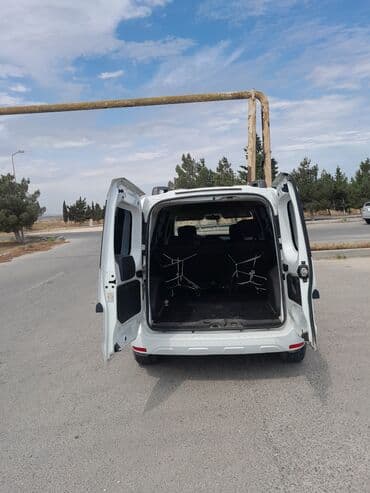 fiat doblo ölüxana: Renault Dokker, ağ rəngli, 4 qapılı kombo/van. Əsas xüsusiyyətlər: - — 3