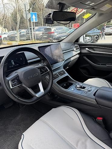 erikson t 28: BYD Qin Plus: 1.5 l | 2025 il 34000 km Sedan — 5