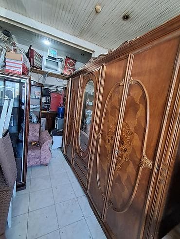 stul masa: Klassik üslubda iri həcmli taxta dolab - Material: Bərk ağac (taxta) — 1