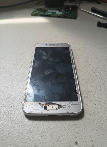 телефон флай раскладушка с большими кнопками: Samsung Galaxy J2 Core, цвет - Бежевый — 1