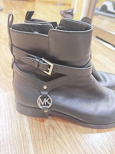 botilyon: Məhsul: Qadın dəridən qısa çəkmə Razmer 38.5 Astarda yeyilmeler var — 2