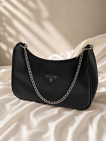 Prada Re-Edition tərzində qara çiyin çantası - Rəng: klassik qara -