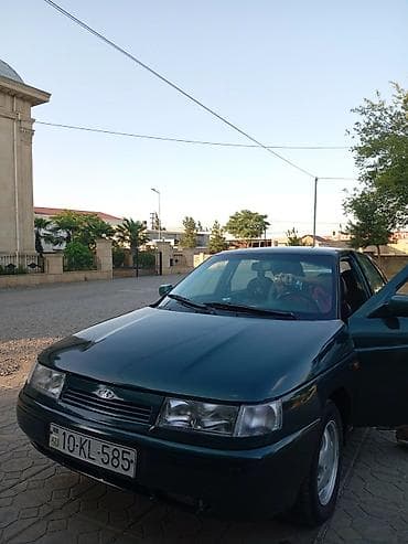 e39 guzgu: Lada 2112 hatchback – tünd yaşıl rəng, 5 qapı, Azərbaycan nömrə nişanı — 3