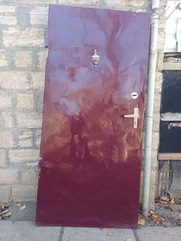 Seyf qapı 
Hündürlüyü 2metr. eni 90