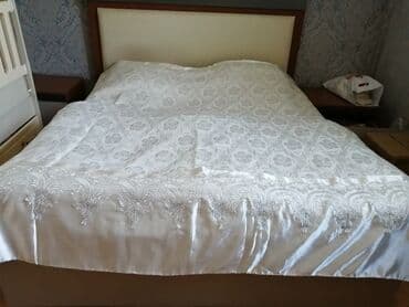 ikinci el tek kravat: 2 nəfərlik pakrıval satılır. Təzə kimi qalıb. 2 ədəd balış üzü də — 1