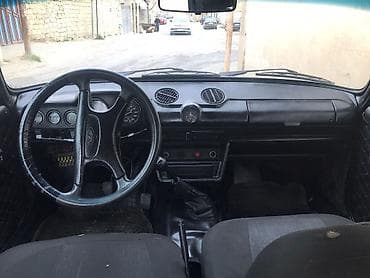 fifa 25 disk: Model: VAZ 2106 sedan Rəng: qara Kuzov: 4 qapı, xrom yan moldinqlər — 2