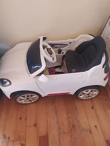 Uşaq üçün elektrikli minik maşını - Korpus: ağ rəngdə, kabriolet