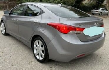 Hyundai Elantra: 1.8 l | 2011 il Sedan