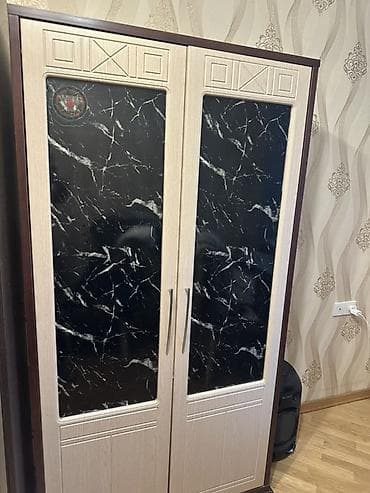 madeyra paltar dolabi: İşlənmiş, 2 qapılı, Qəhvəyi, Digər material, Açılan, Düz dolab — 1