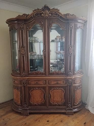 seyf qapi islenmis: Klassik üslubda taxta servis şkafı (bufet-vitrin) - Material: massiv — 1