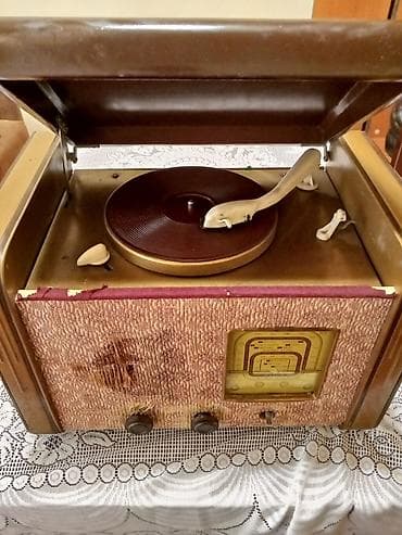 Vintage radio-grammofon “Рекорд” (SSRİ istehsalı) - Model: “Рекорд”