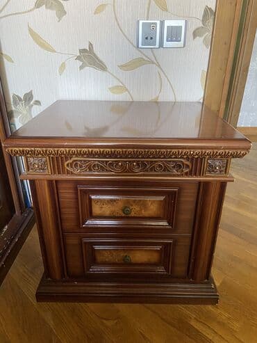 столик для кровати: Tumba — 4