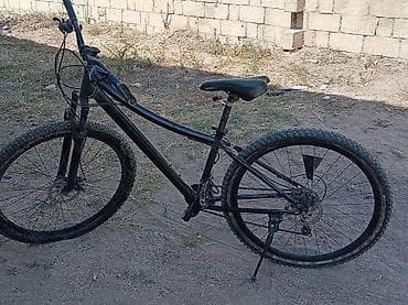 velosibet mtb: Qara rəngli dağ velosipedi. Sadə və möhkəm çərçivə quruluşuna — 2
