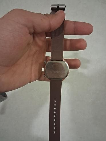 Smart qolbaqlar: Qəhvəyi rəngli rəqəmsal qol saatı - Dizayn: dairəvi korpus, qara — 2