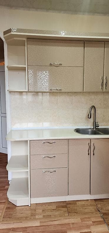 balaca metbex dizayni: Mətbəx mebeli dəsti - Rəng: açıq bej (parlaq), üzərində zərif naxışlı — 1