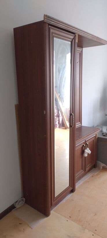 İşlənmiş, Açılan, 1 qapı Düz dolab, Qarderob, paltar dolabı, İtaliya