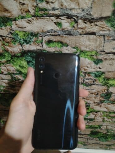 Apple iPhone: Honor — 9