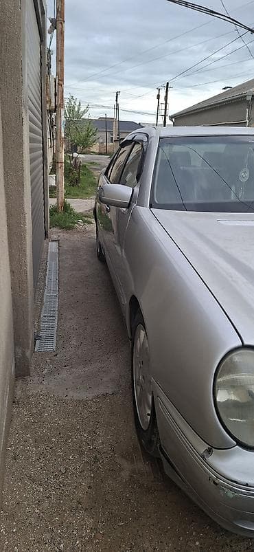 mercedes 200: Mercedes-Benz E-Class: 2.2 l | 2001 il Sedan — 7