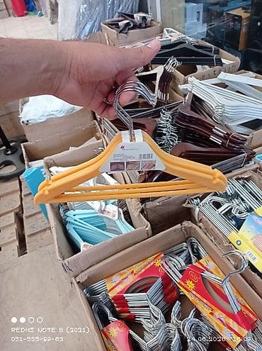 Müxtəlif modellərdə asılqanlar - Materiallar: metal, plastik və ağac