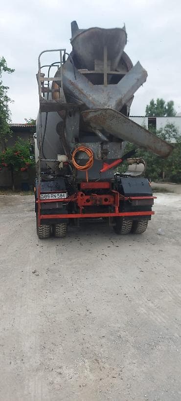 su kamaz: Mercedes-Benz betonqarışdıran (mikser) yük maşını 2002 ci ildir 10 — 5