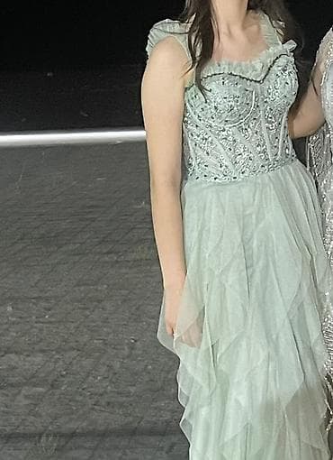 vozol ucuz: Sahil ticarət mərkəzindən 350aznə alınıb və 1dəfə veçerə geyinilib — 2