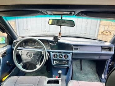 фольксваген новый кузов: Mercedes-Benz 190 E sedan Xüsusiyyətlər: - Kuzov: 4 qapılı sedan, göy — 3