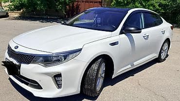 Kia K5 sedan – ağ rəng, aerodinamik kuzov və LED arxa işıqlar. GDi — 3