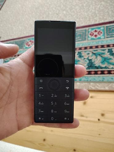 TV və video: Kompakt düyməli smartfon - Sensorlu ekran və fiziki ədəd klaviaturası — 1