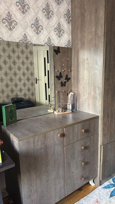 polis qız şəkilləri: İşlənmiş, Açılan, 3 qapılı Düz dolab, Qarderob, paltar dolabı, Azərbaycan — 3