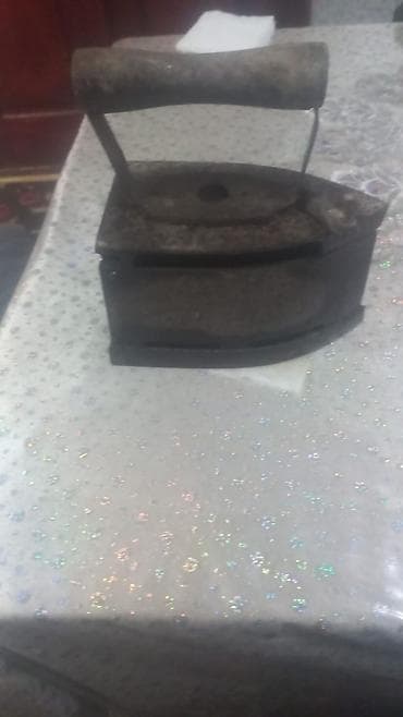 pul kolleksiyası: Antik kömürlə işləyən ütü - Material: tökmə dəmir gövdə, üst hissədə — 2